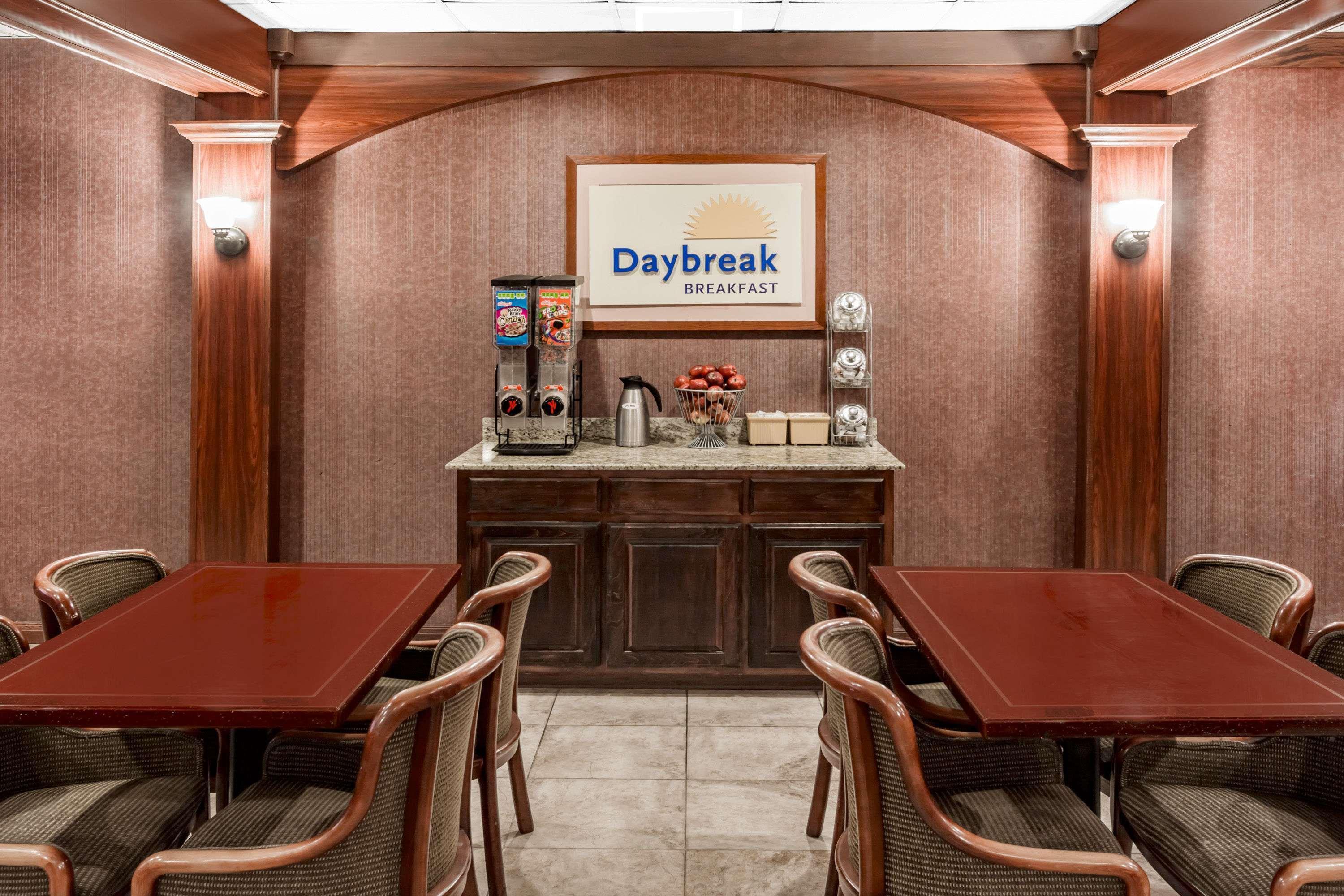 Days Inn & Suites By Wyndham Jennings מראה חיצוני תמונה