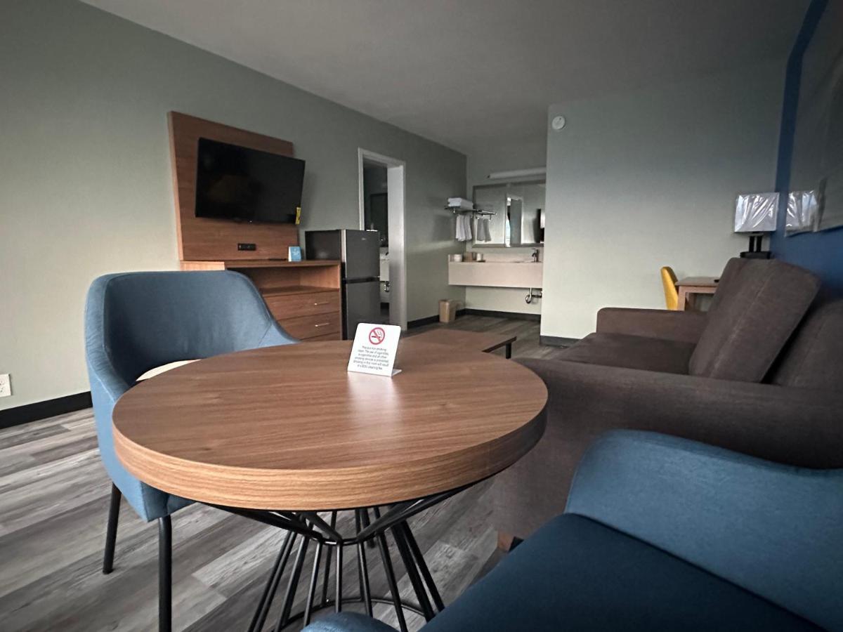 Days Inn & Suites By Wyndham Jennings מראה חיצוני תמונה