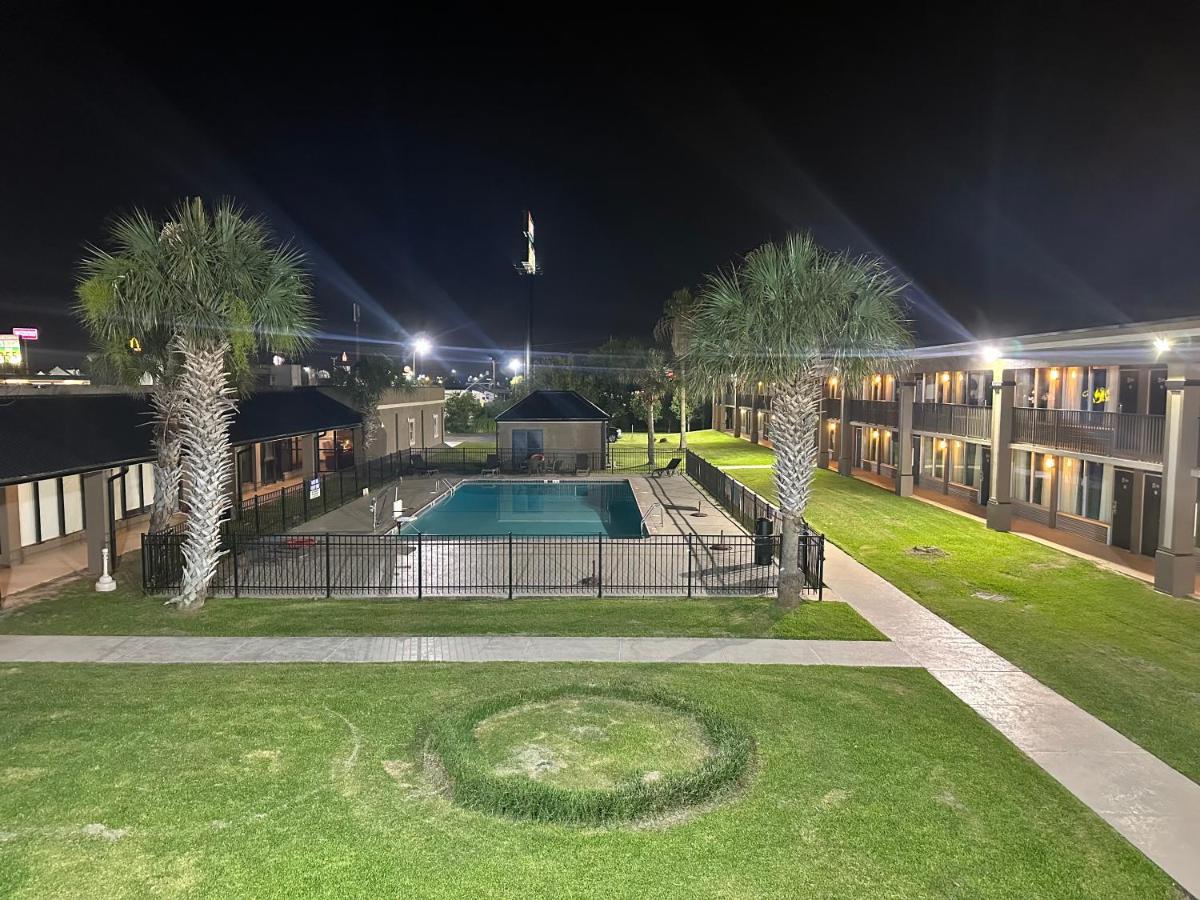 Days Inn & Suites By Wyndham Jennings מראה חיצוני תמונה