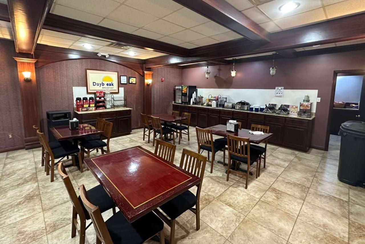 Days Inn & Suites By Wyndham Jennings מראה חיצוני תמונה
